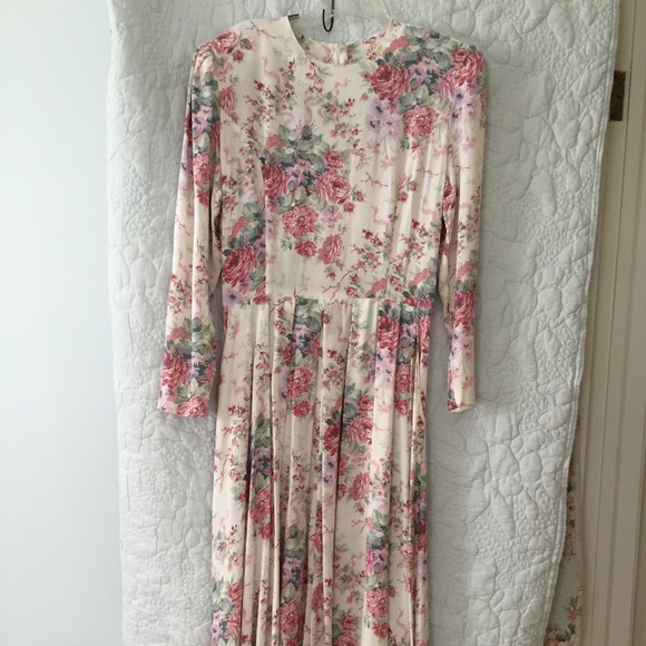 VINTAGE JESSICA  HOWARD  Floral Pastels LONG SLEEVE PLEATED SKIRT BUTTON UP BACK - Picture 3 of 8